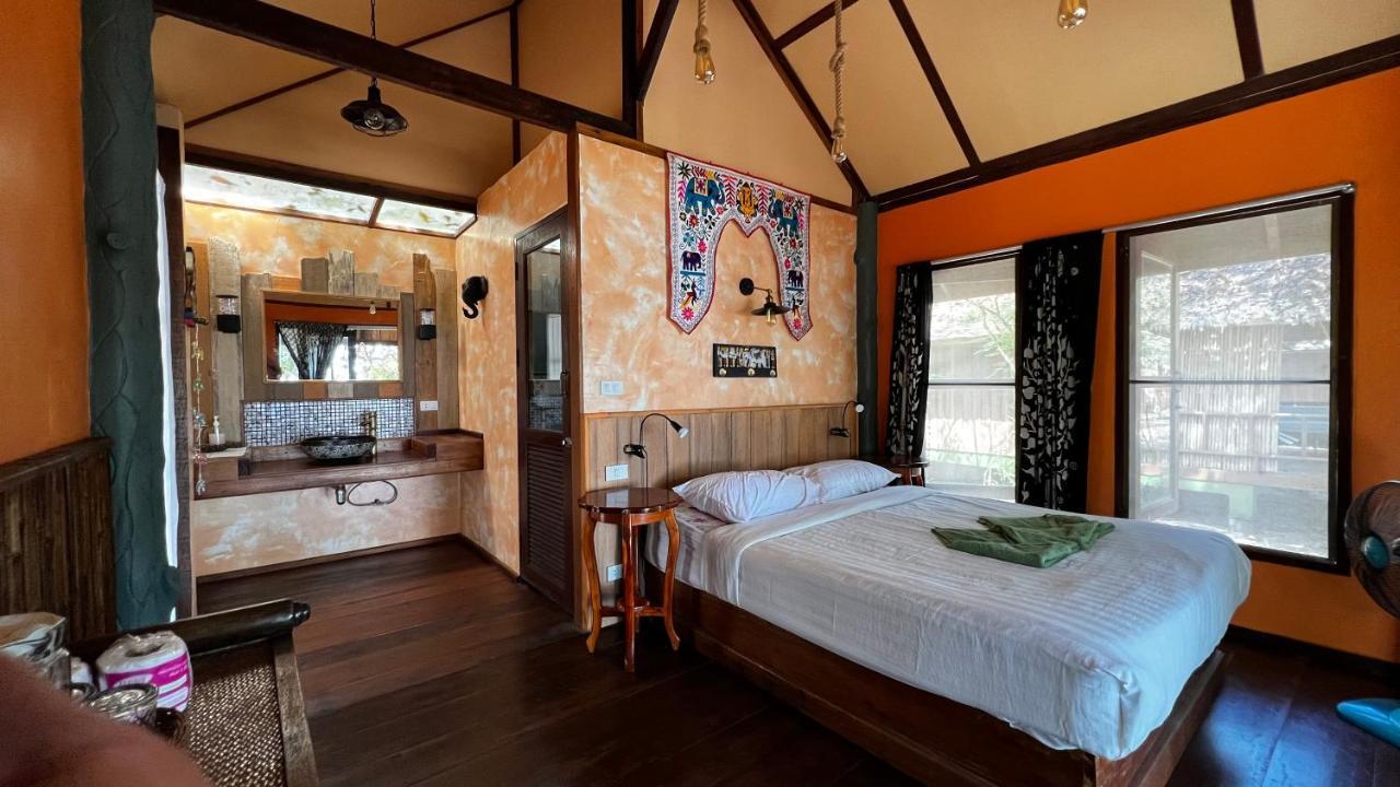 Pp Land Beach Eco Resort Koh Phayam Extérieur photo